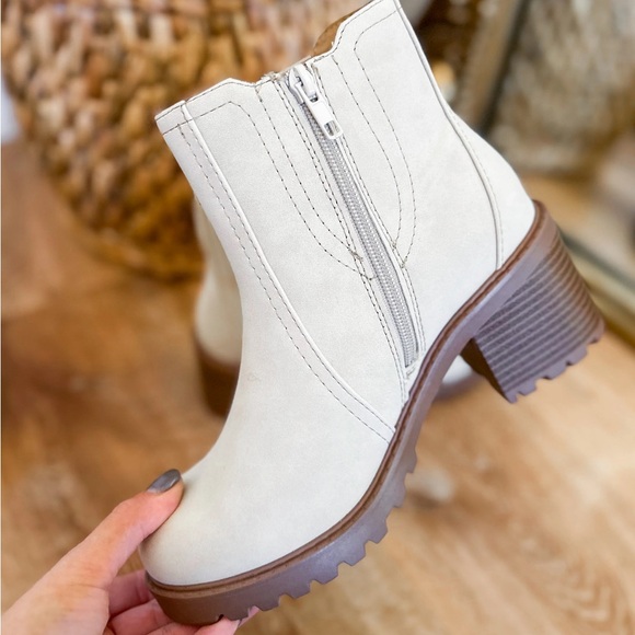 Natural/Nude Chelsea Lug sole micro suede Ankle boot - Picture 3 of 4